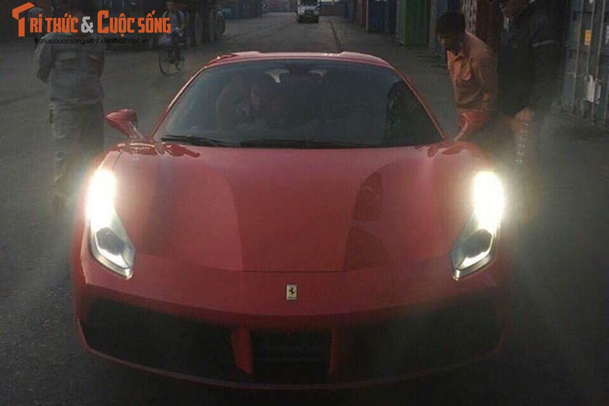 Sieu xe Ferrari 488 Spider cap ben Viet Nam dau nam 2017